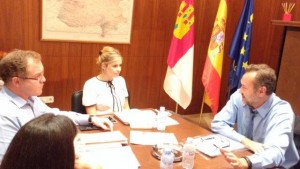 En la foto desde la izquierda, Director General, Consejera y Asesor de la plataforma